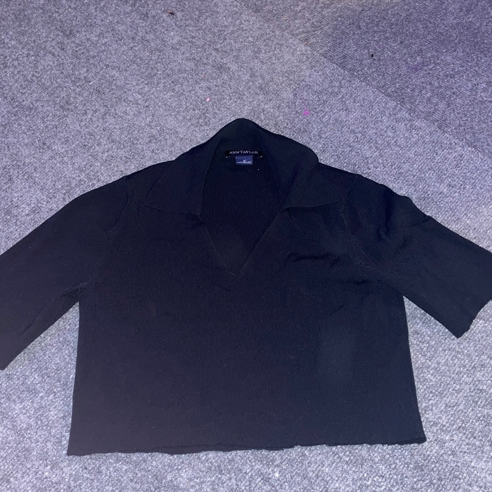 black collared crop tee